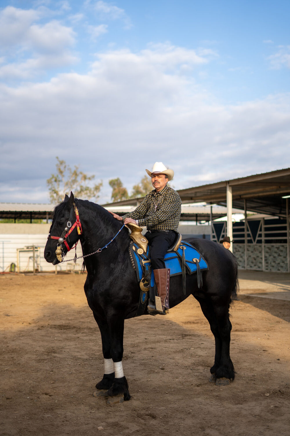 El As de la Sierra on horseback