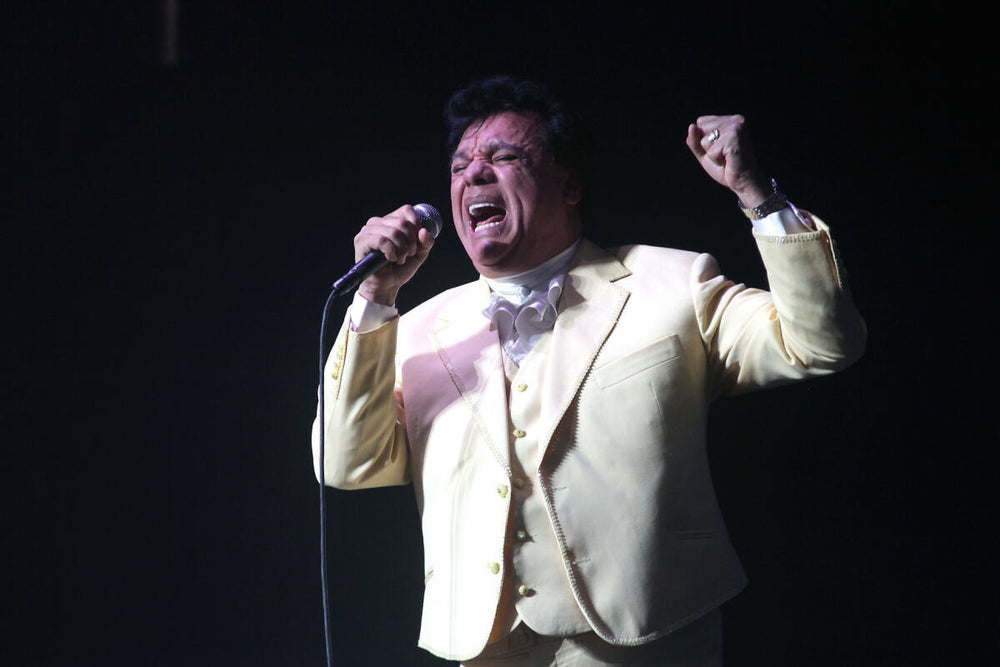 Juan Gabriel onstage, 2015